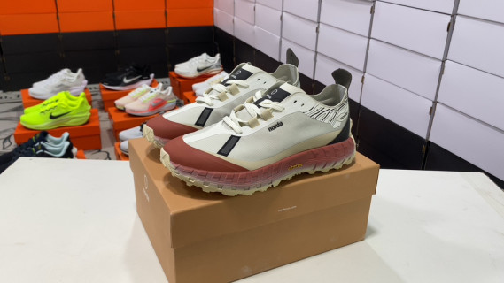 NORDA 001 Cream/Burgundy Low Trail Running Sneaker