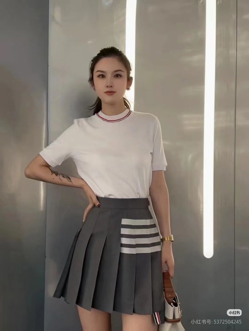 Thom Browne Red Stripe Crew Neck Short Sleeve T-Shirt White view