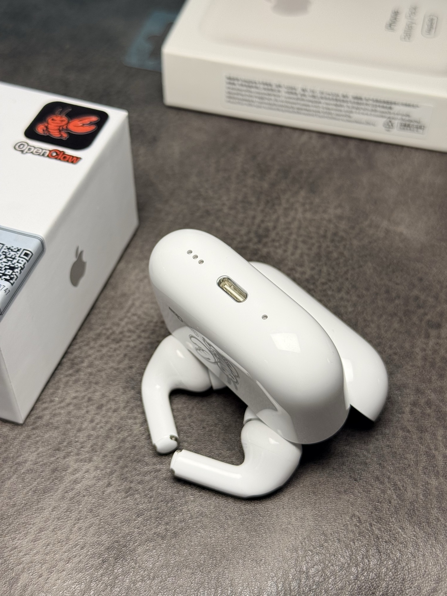 Apple AirPods Pro 3 White view