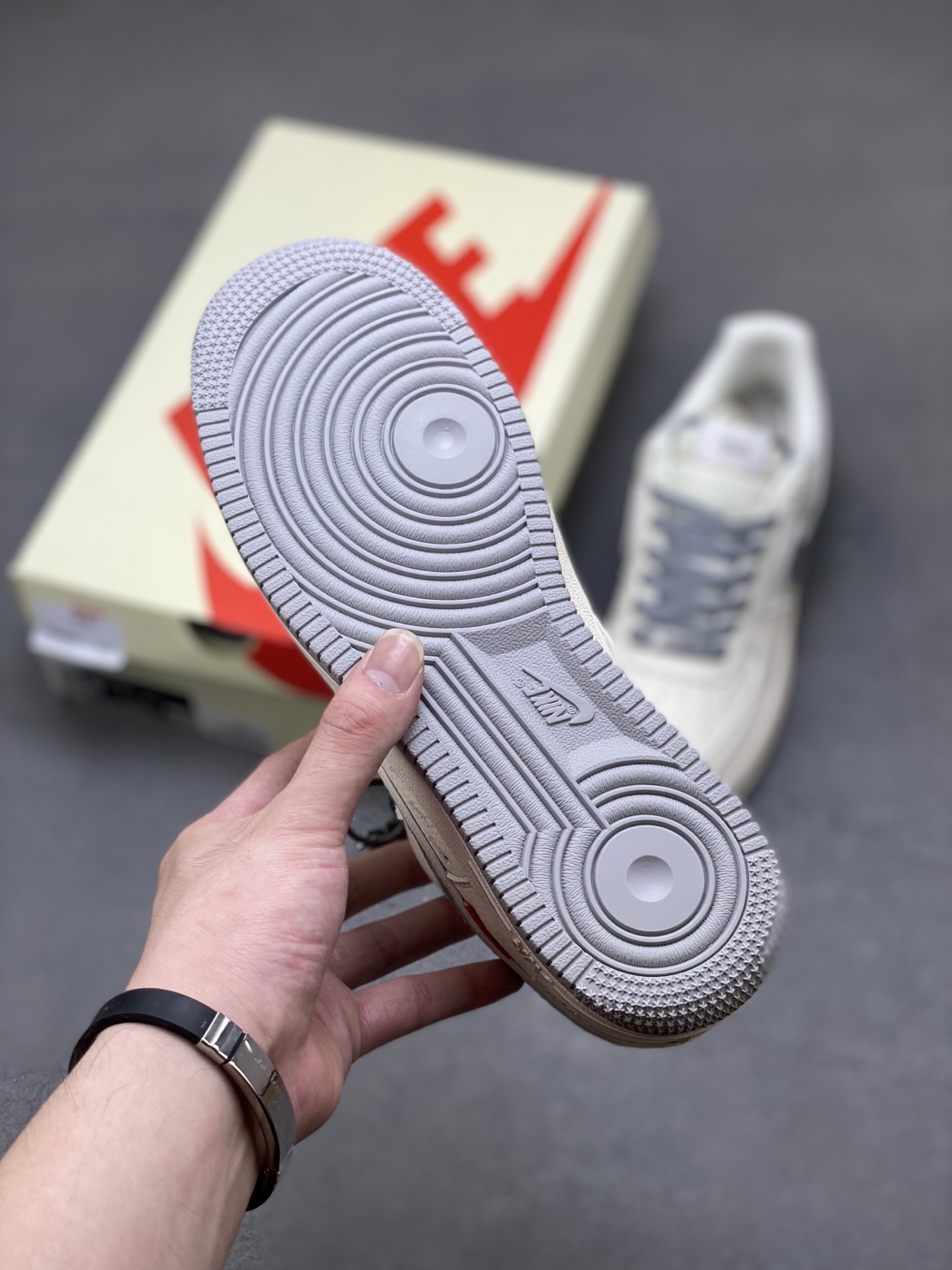 Nike Air Force 1 07 Low Stussy Grey Silver Swoosh view