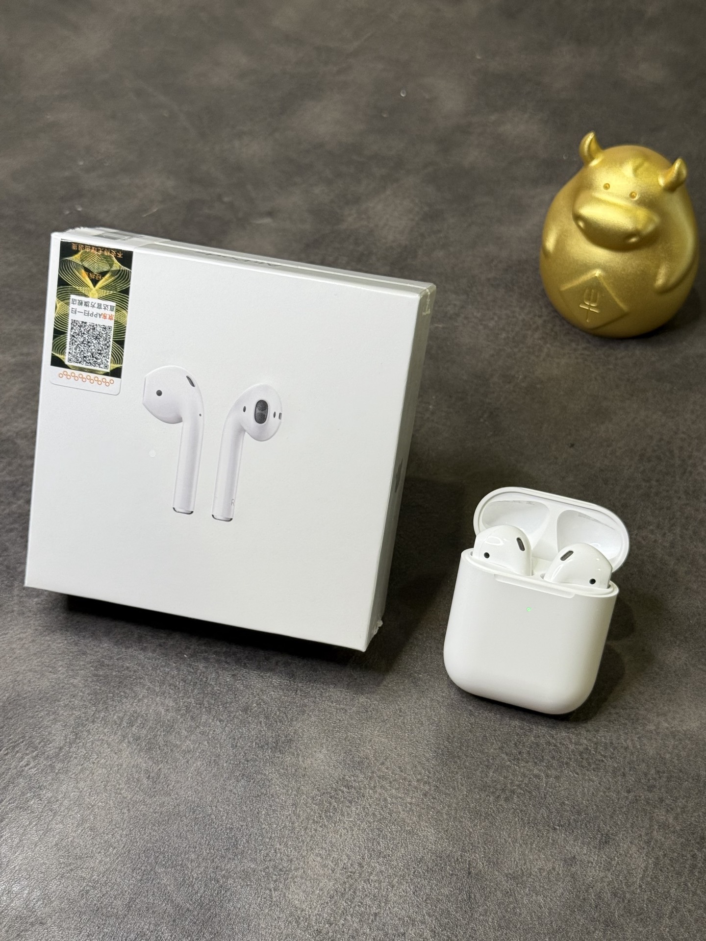Apple AirPods 2nd Generation with Charging Case view