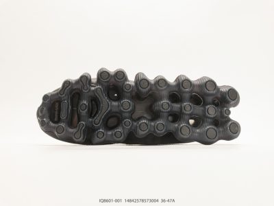 Nike Air Liquid Max Low-Top Running Sneaker view 4