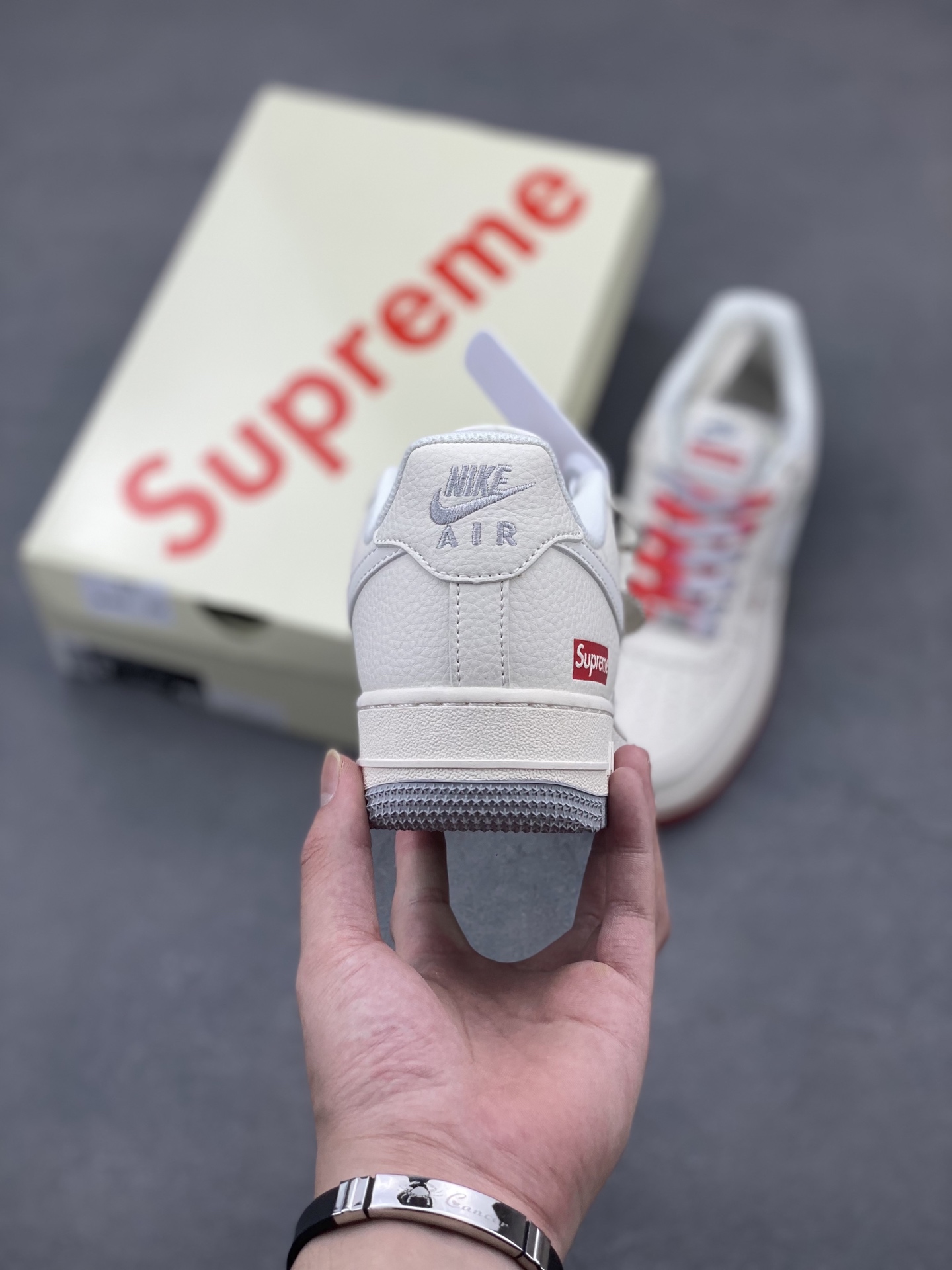 Nike Air Force 1 07 Low Supreme White Red Light Grey view