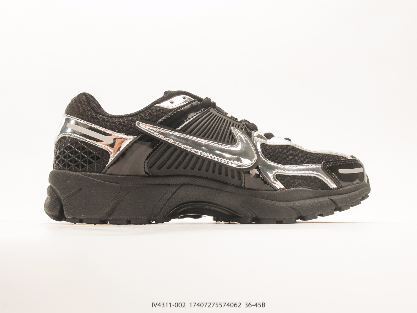 Nike Zoom Vomero 5 Retro Running Shoe view