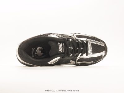 Nike Zoom Vomero 5 Retro Running Shoe view 3