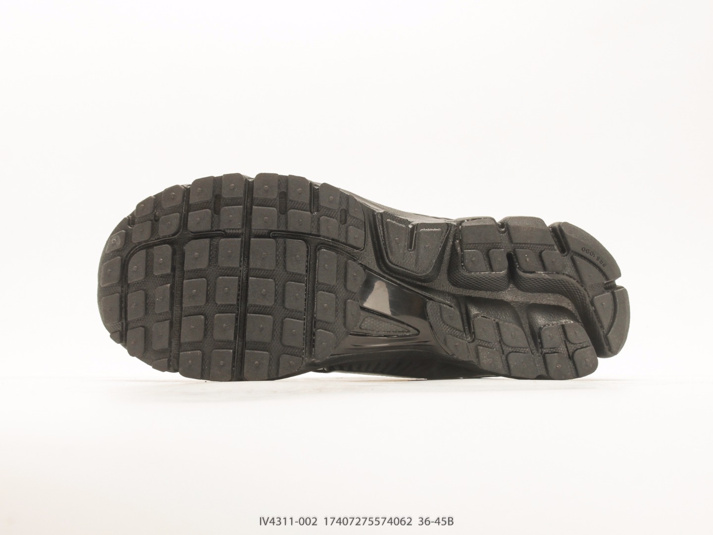 Nike Zoom Vomero 5 Retro Running Shoe view