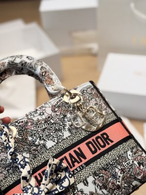 Dior Lady D-Lite Embroidered Flap Bag 24cm view 5