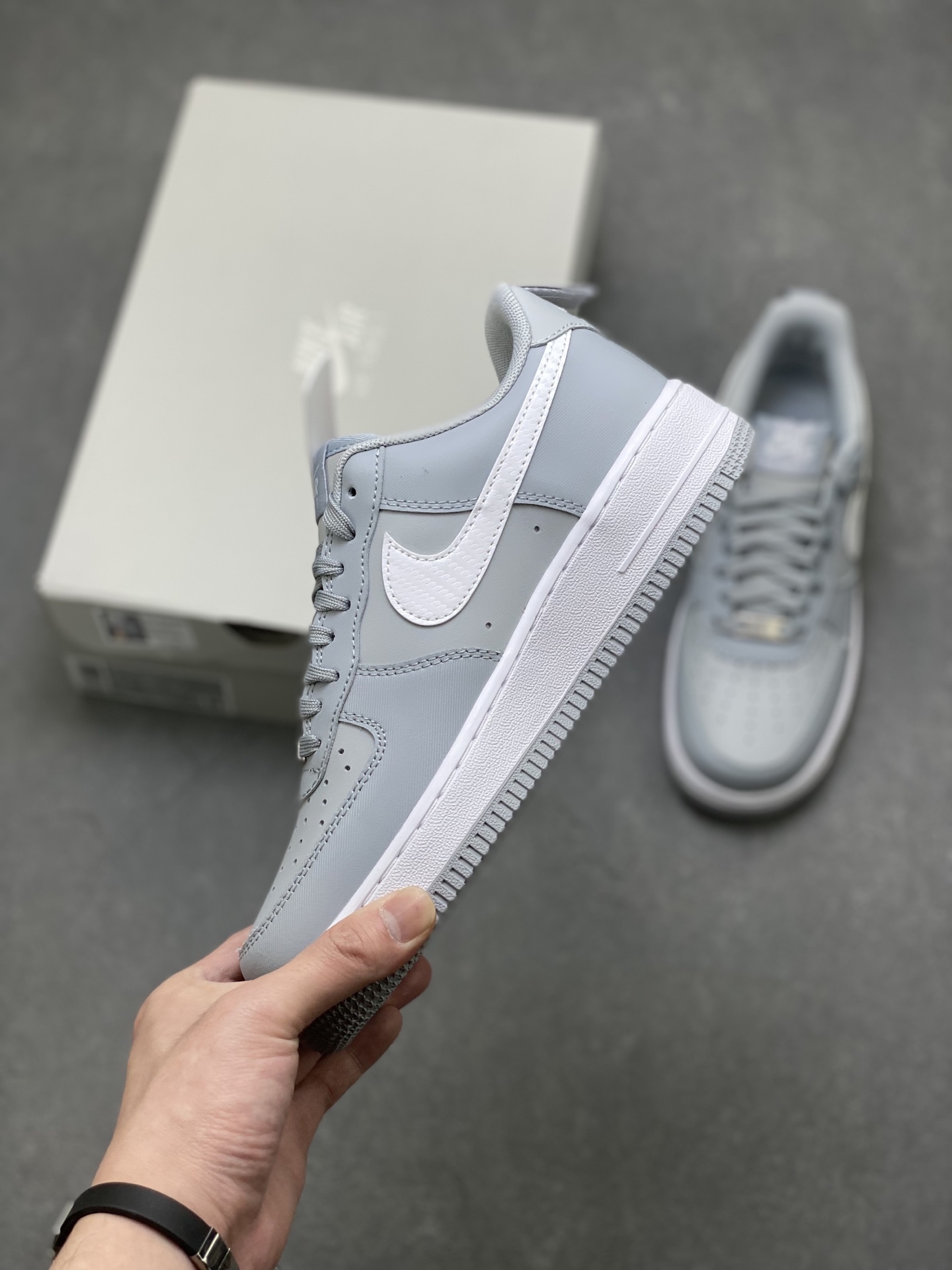 Nike Air Force 1 07 Low Wolf Grey White view