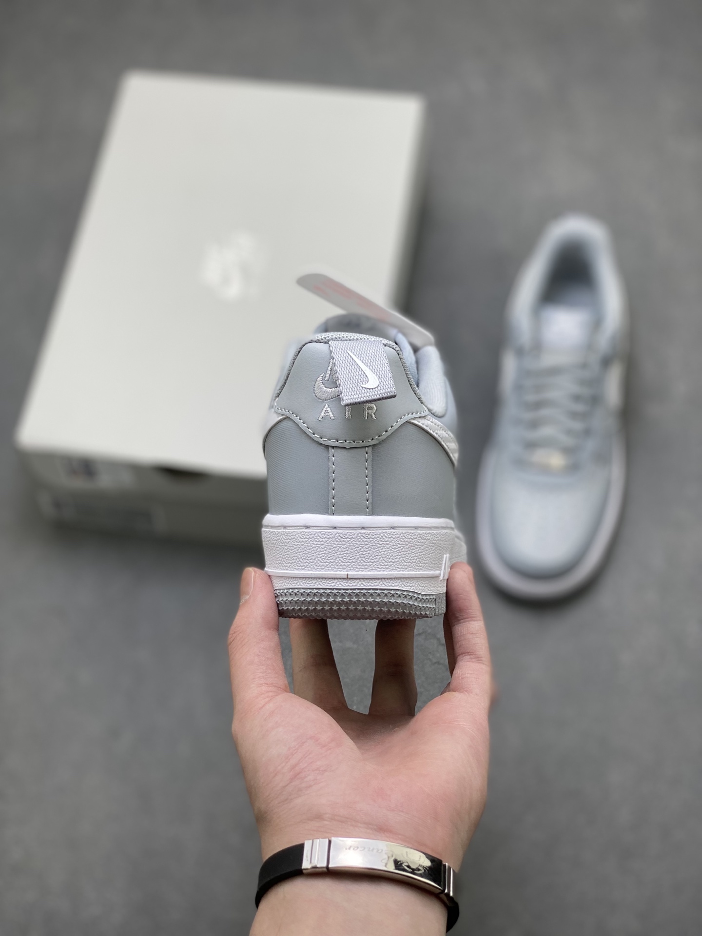 Nike Air Force 1 07 Low Wolf Grey White view