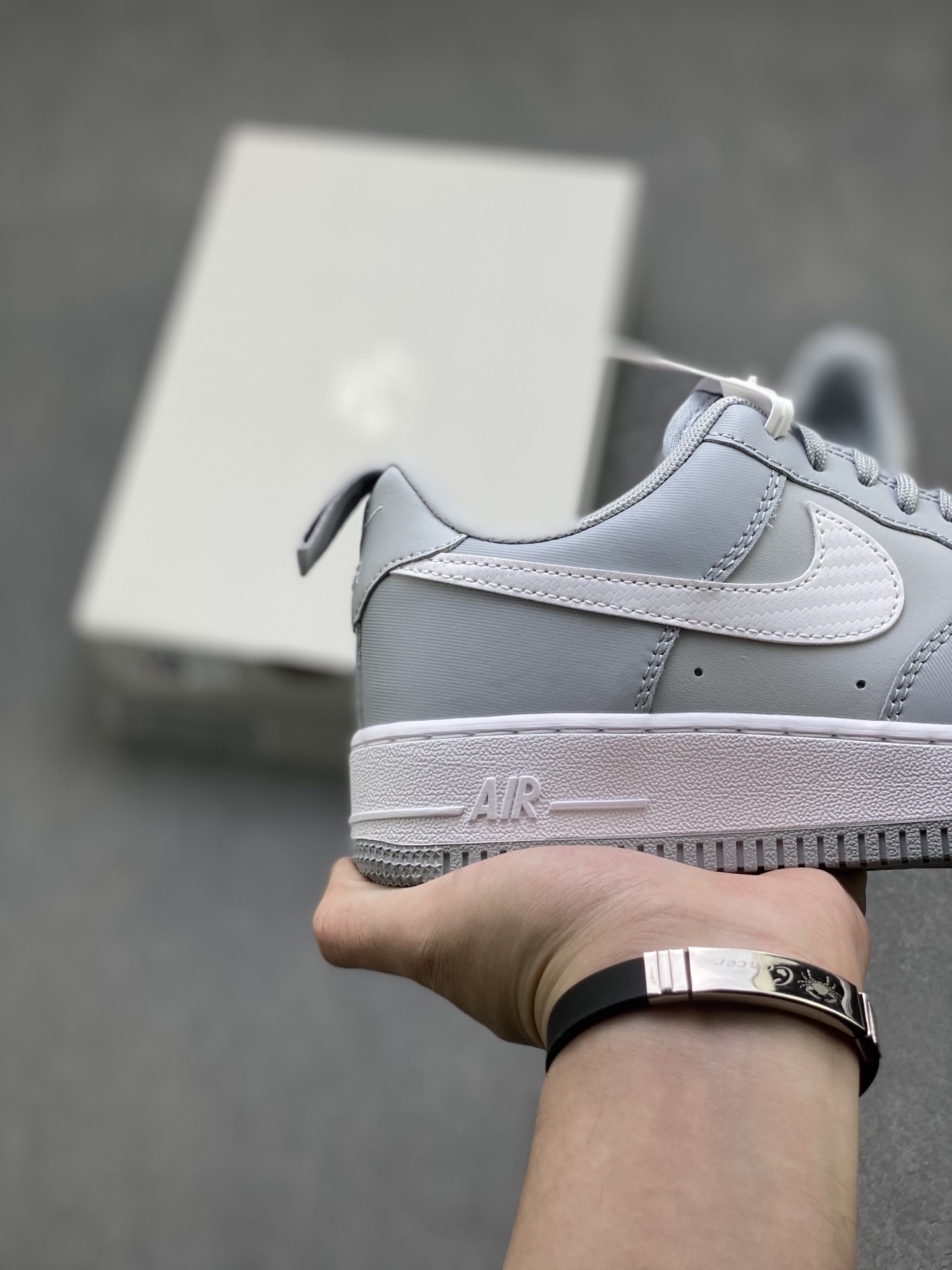Nike Air Force 1 07 Low Wolf Grey White view