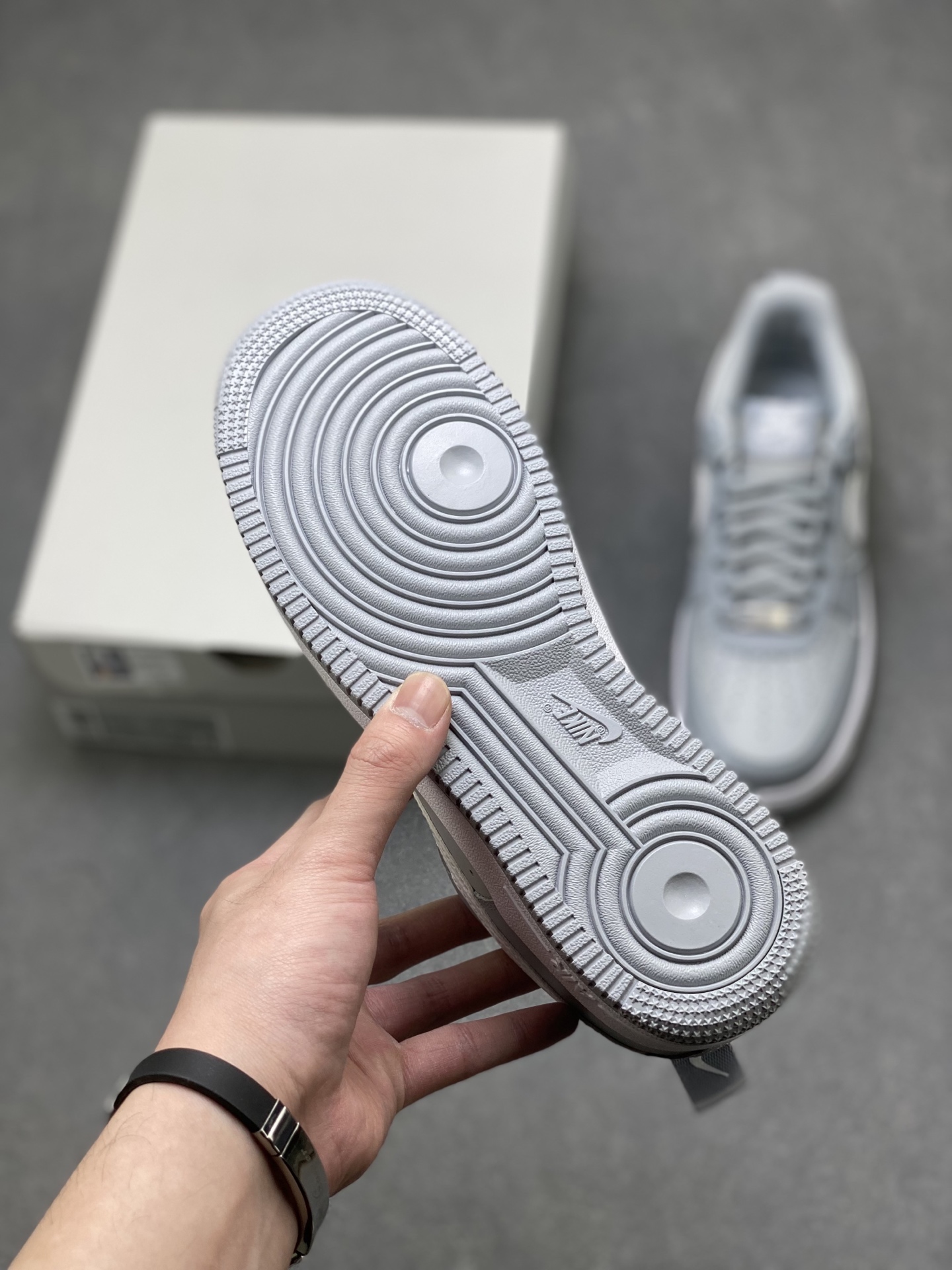 Nike Air Force 1 07 Low Wolf Grey White view