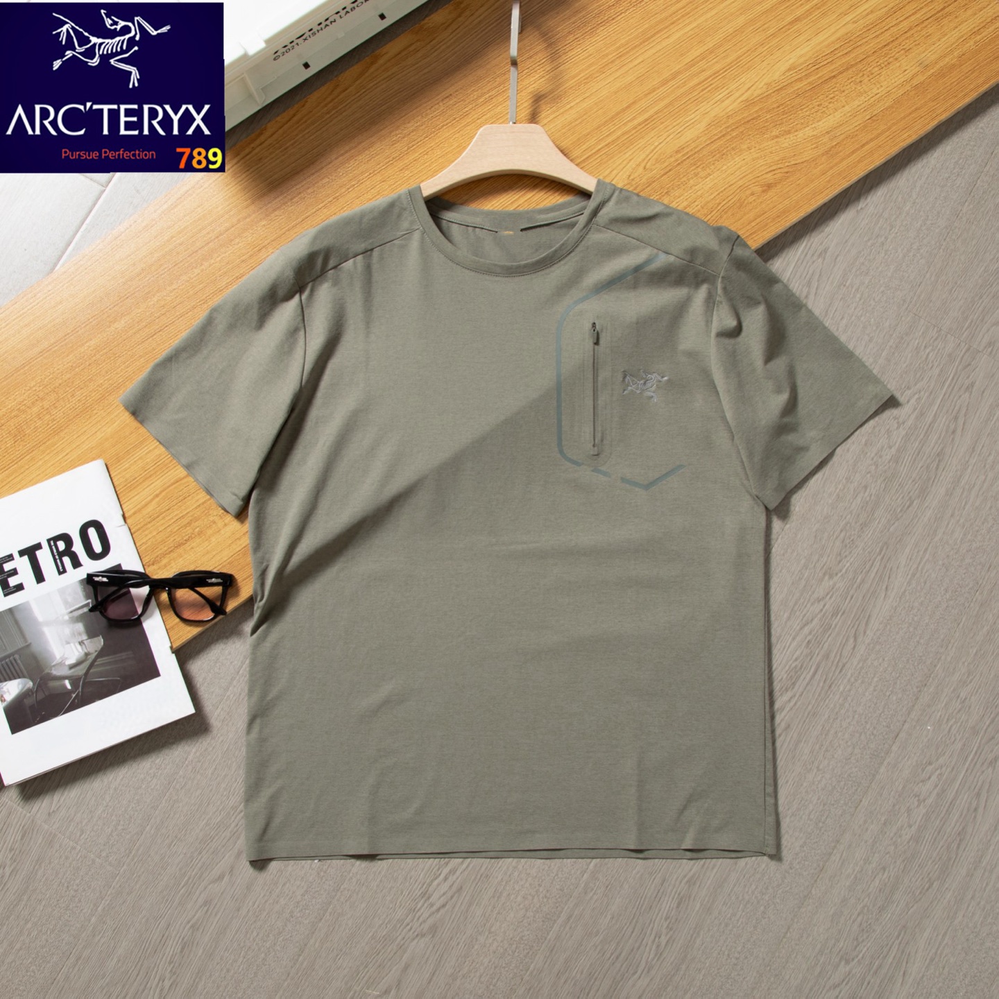 Arc'teryx Bird-Logo Quick-Dry T-Shirt Grey view