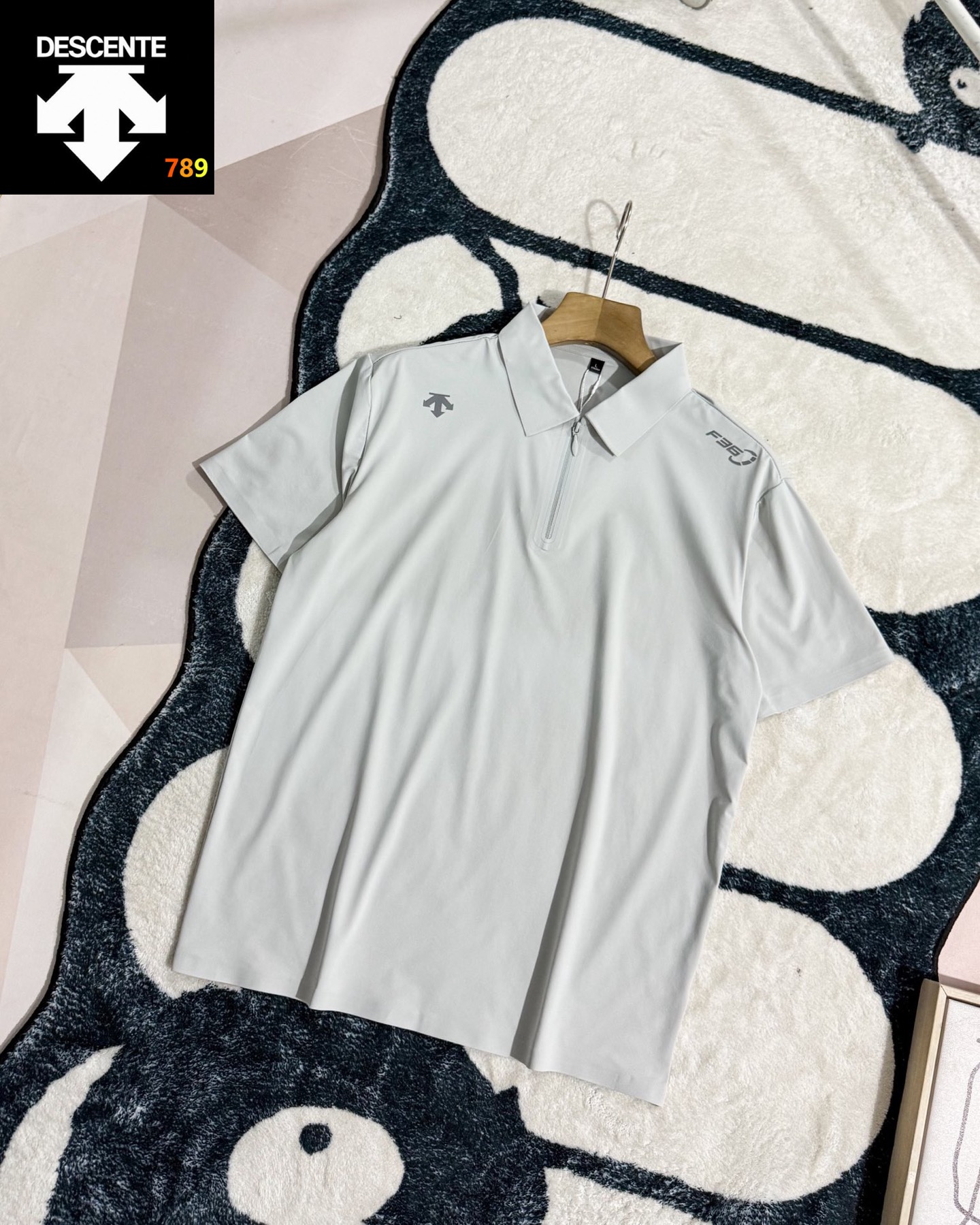 Descente Golf Series Half-Zip Ice-Silk Polo Shirt Black / Grey view
