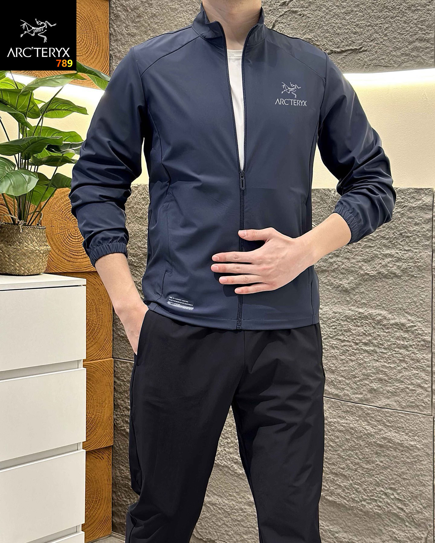 Arc'teryx Men's Black Lightweight Jacket view