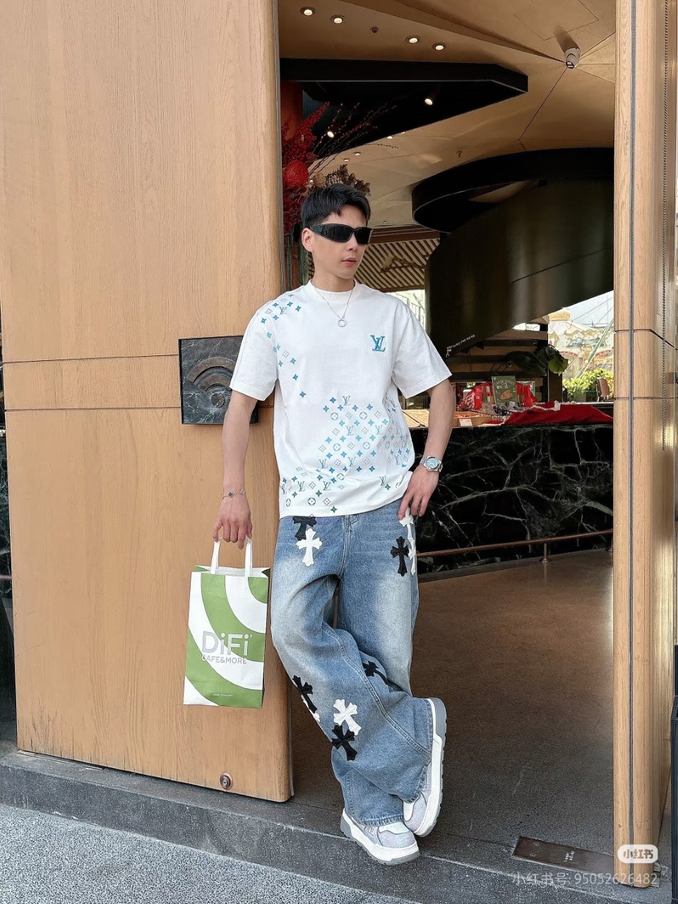 Louis Vuitton Monogram T-Shirt White view