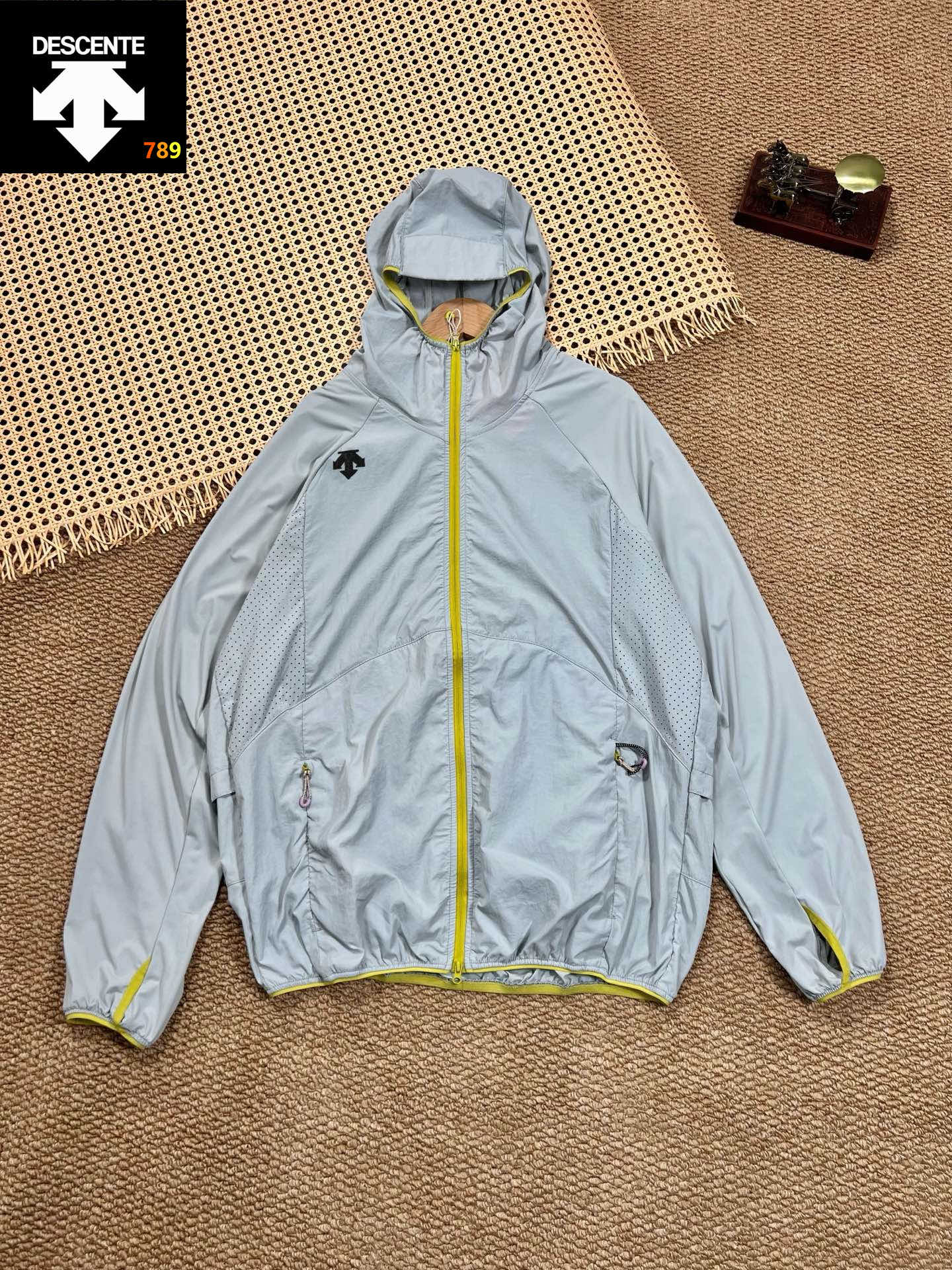 Descente U+ Unisex Color-Block Outdoor Sun-Protection Shell Jacket view