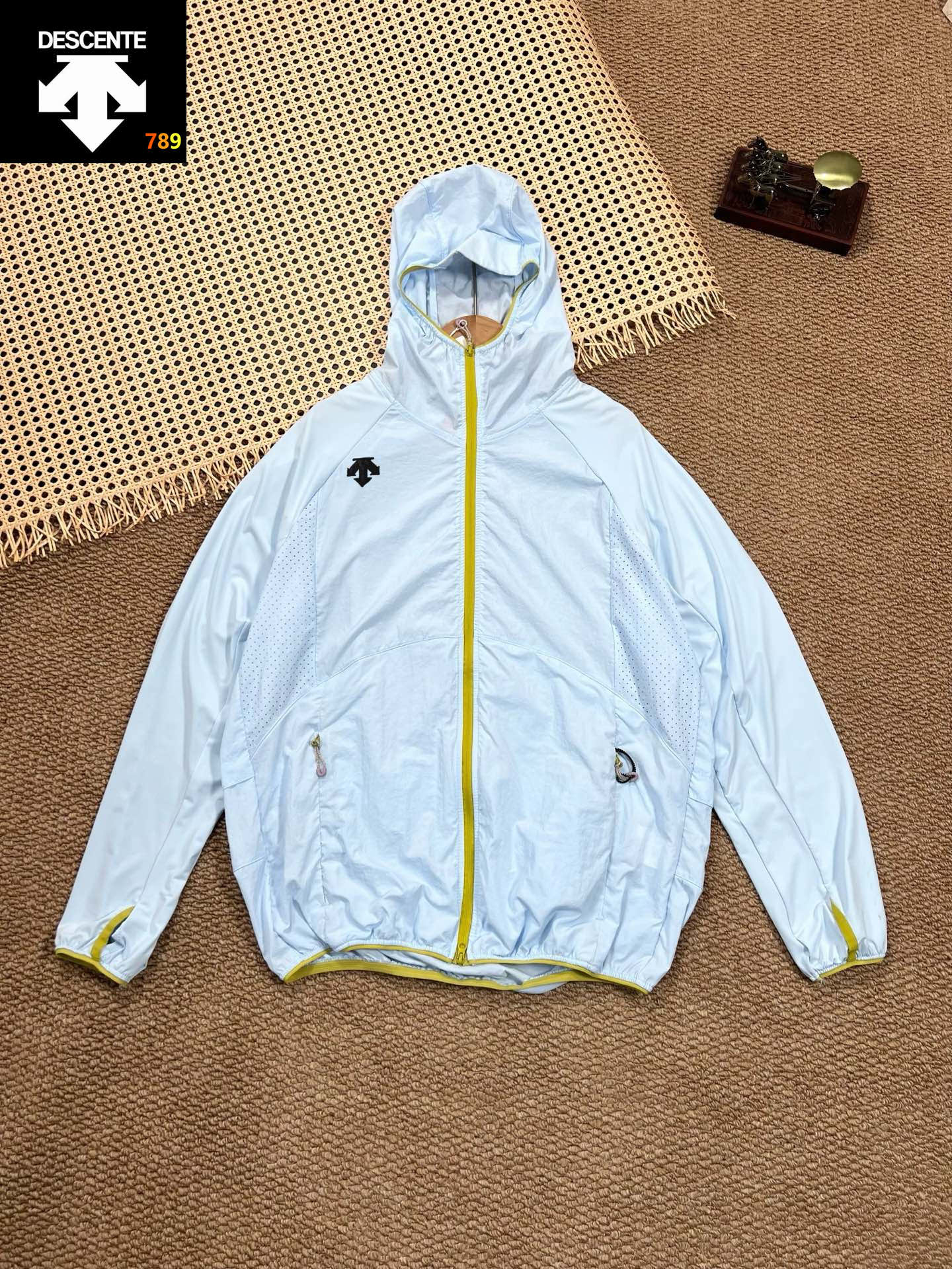 Descente U+ Unisex Color-Block Outdoor Sun-Protection Shell Jacket view
