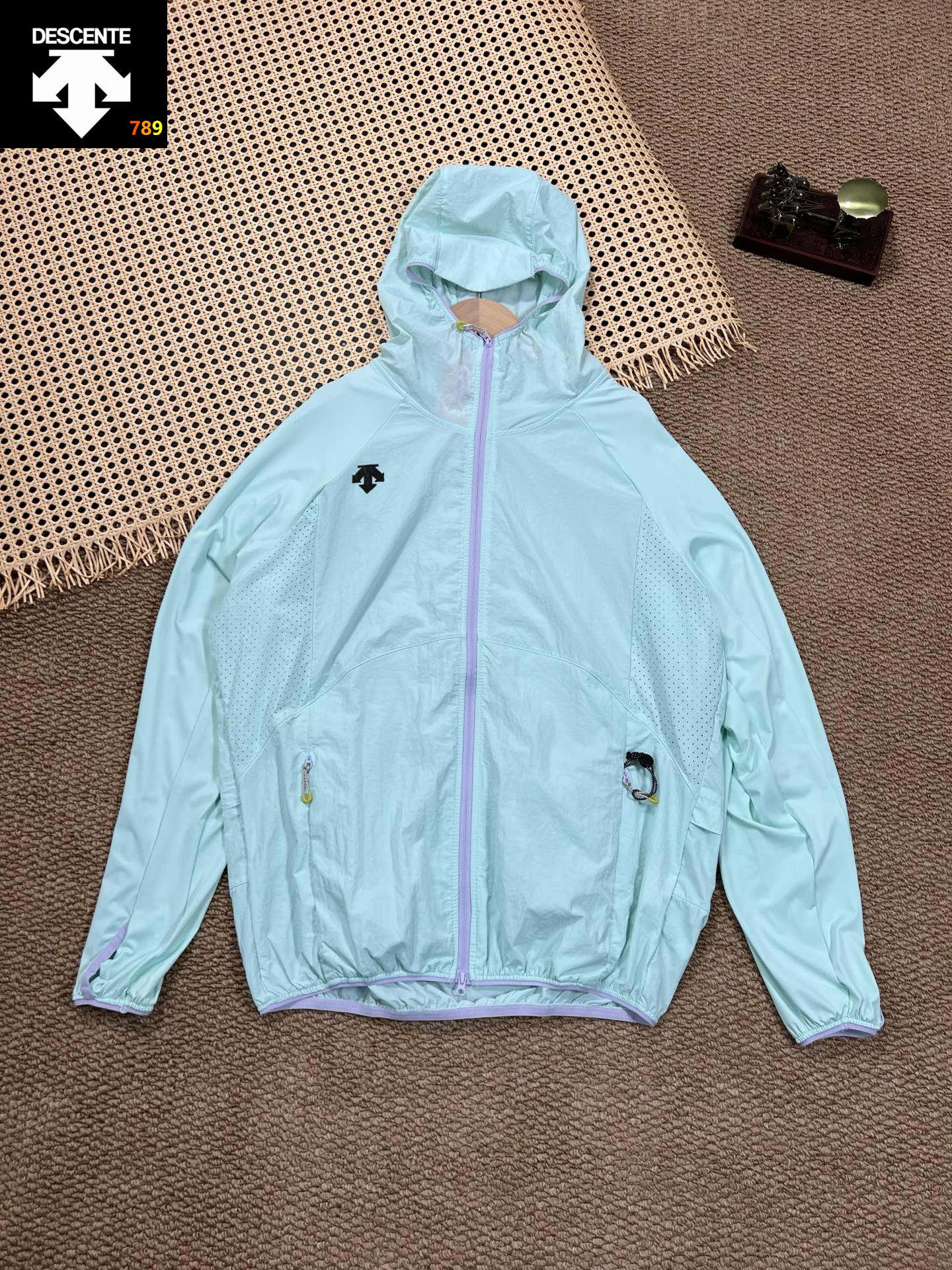 Descente U+ Unisex Color-Block Outdoor Sun-Protection Shell Jacket view