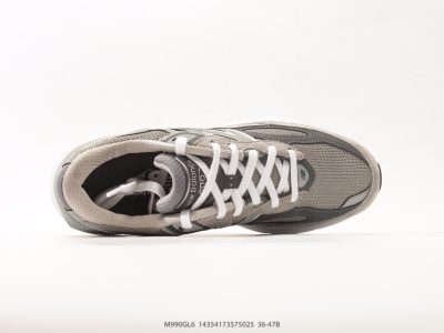 New Balance 990v6 Grey Low-Top Classic Runner view 3