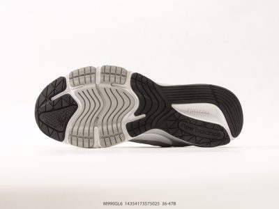 New Balance 990v6 Grey Low-Top Classic Runner view 4