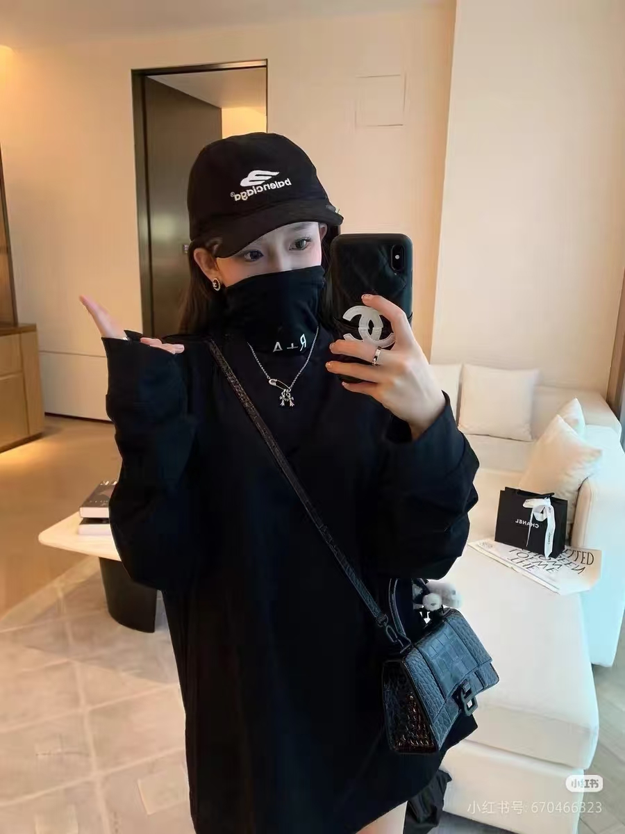 Balenciaga BLCG 3B Heavy Embroidery Washed Corner-Cut Soft Baseball Cap view