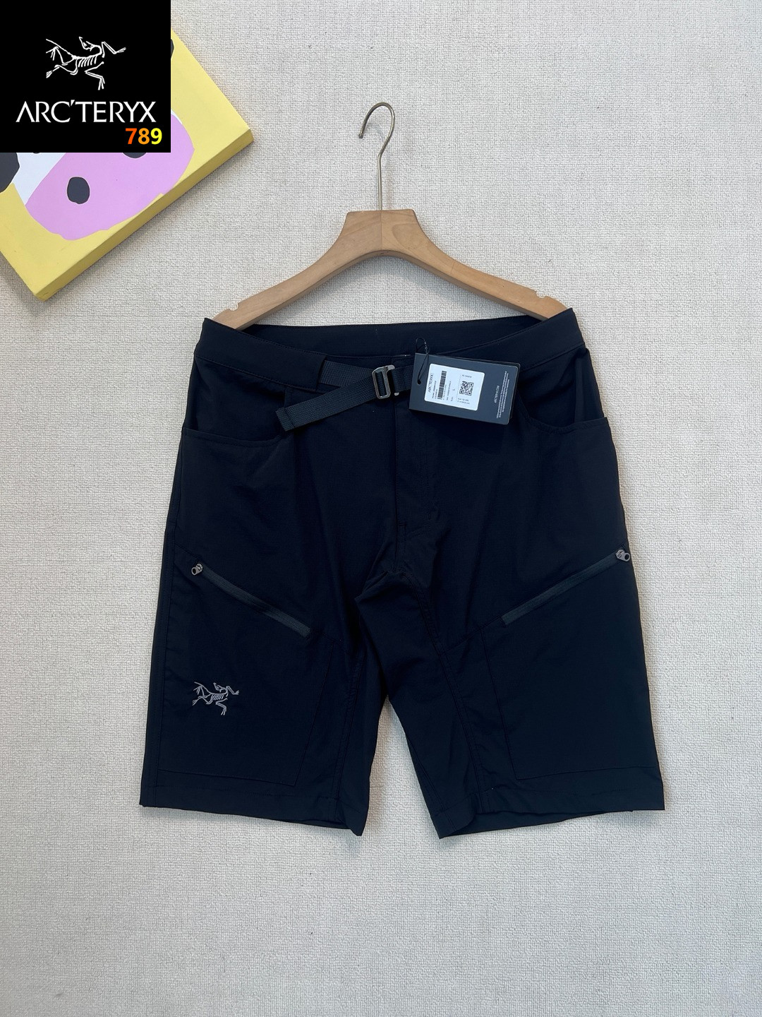 Arc'teryx Men's Quick-Dry Outdoor Cargo Shorts Black view