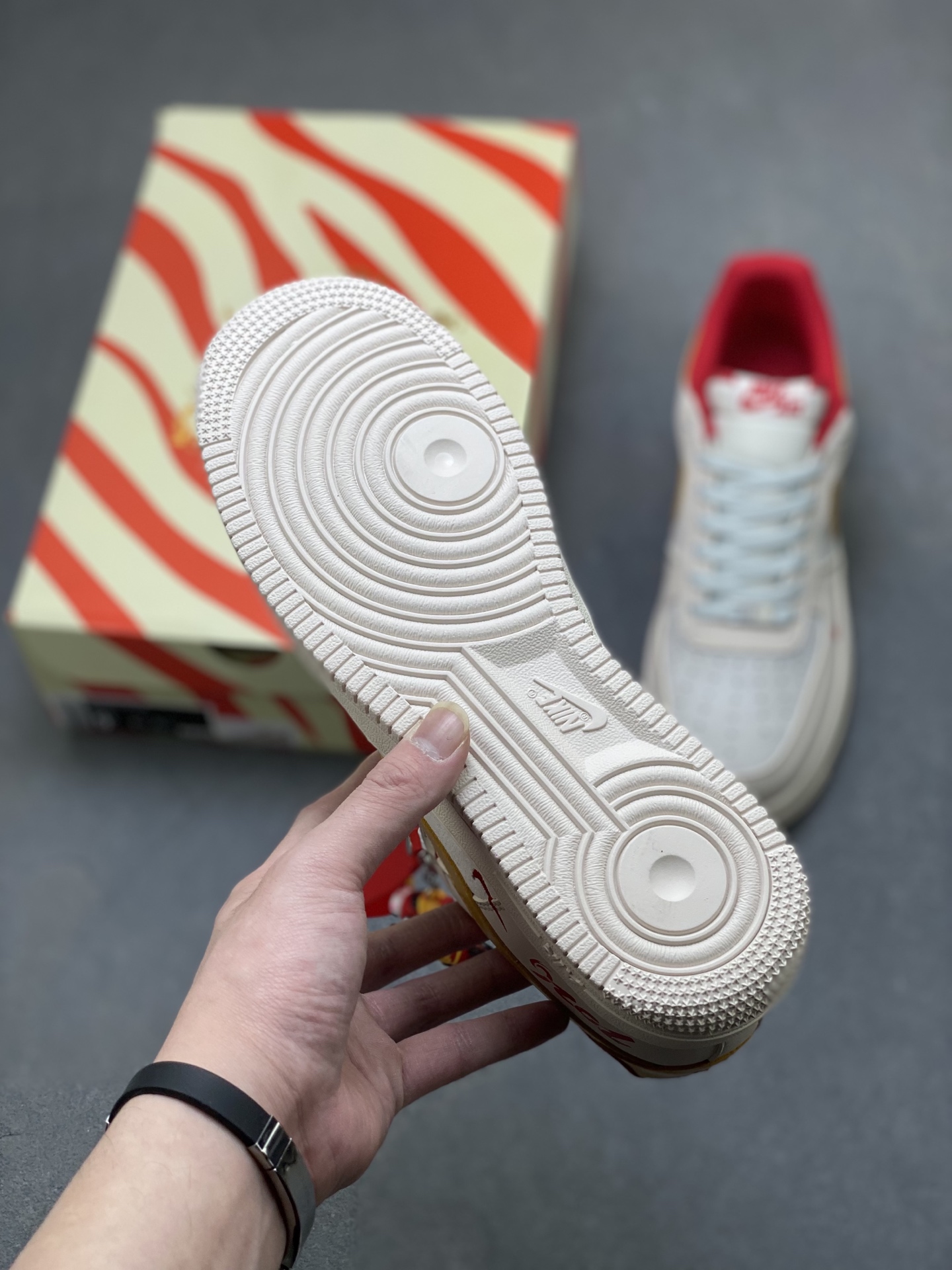 Nike Air Force 1 '07 Low White Gold Red view