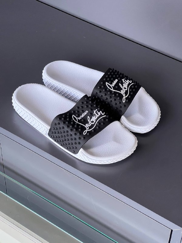 Louis Vuitton Sneakers — 00921