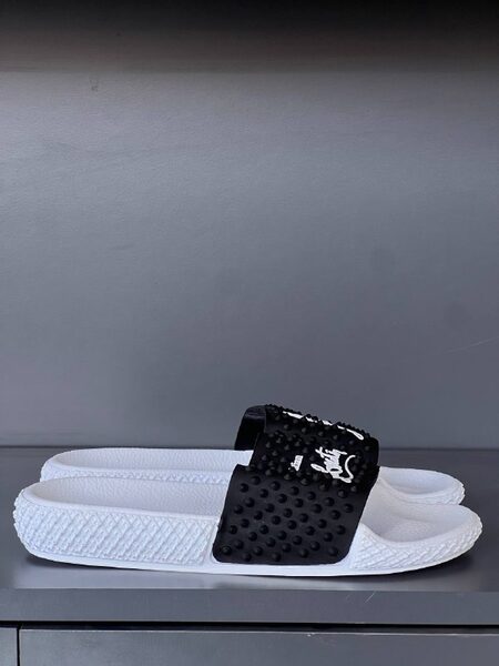 Louis Vuitton Sneakers — 00921 view 2