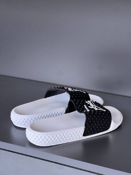 Louis Vuitton Sneakers — 00921 view 3