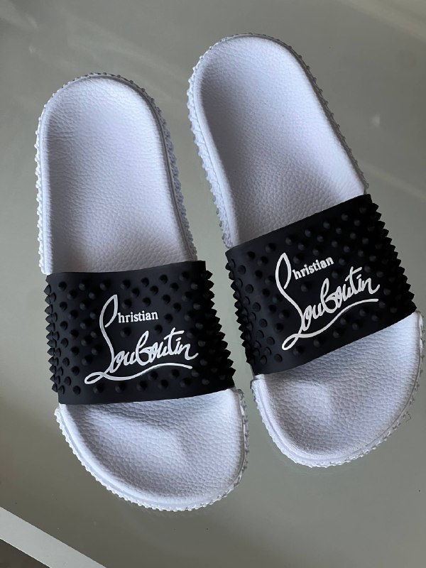 Louis Vuitton Sneakers — 00921 view