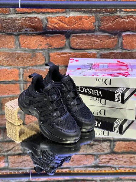 Louis Vuitton Sneakers — 00921 view 7