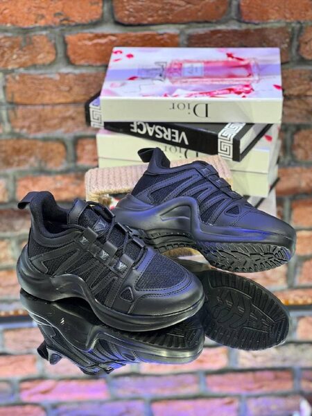 Louis Vuitton Sneakers — 00921 view 8