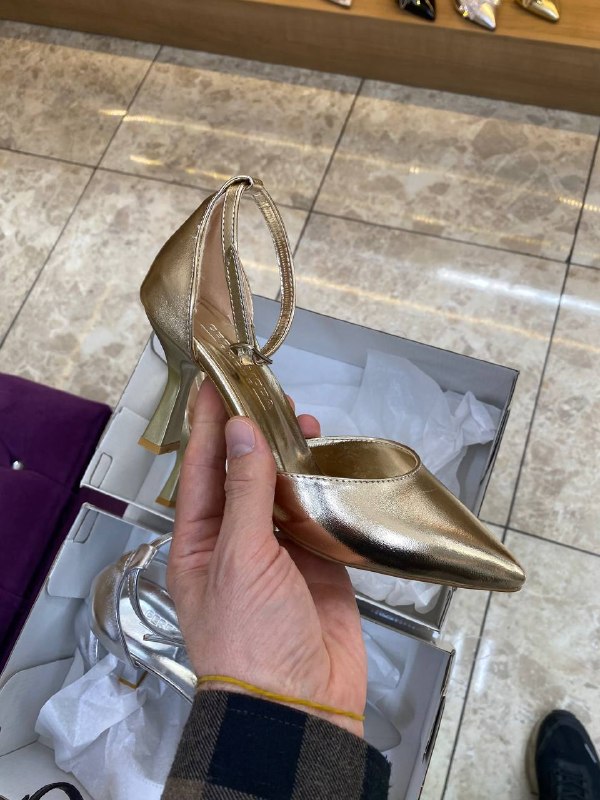 Women's Shoes — 2431