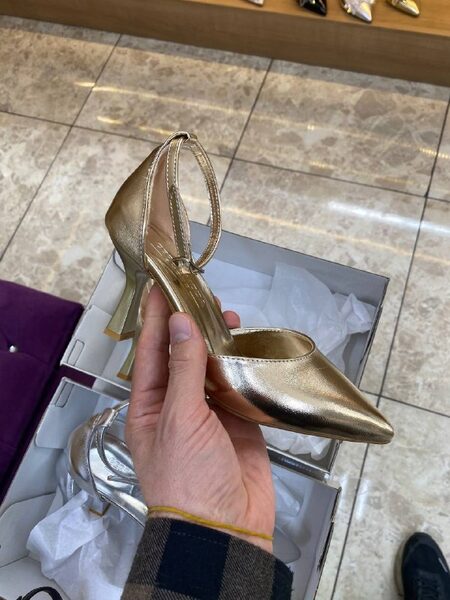 Women's Shoes — 2431