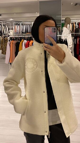 Apparel — TGAQeqFjRx7o view 4