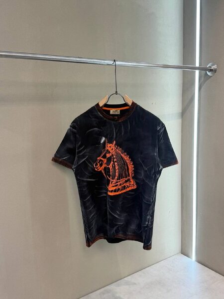 Apparel — TGAqmiiuc8xi