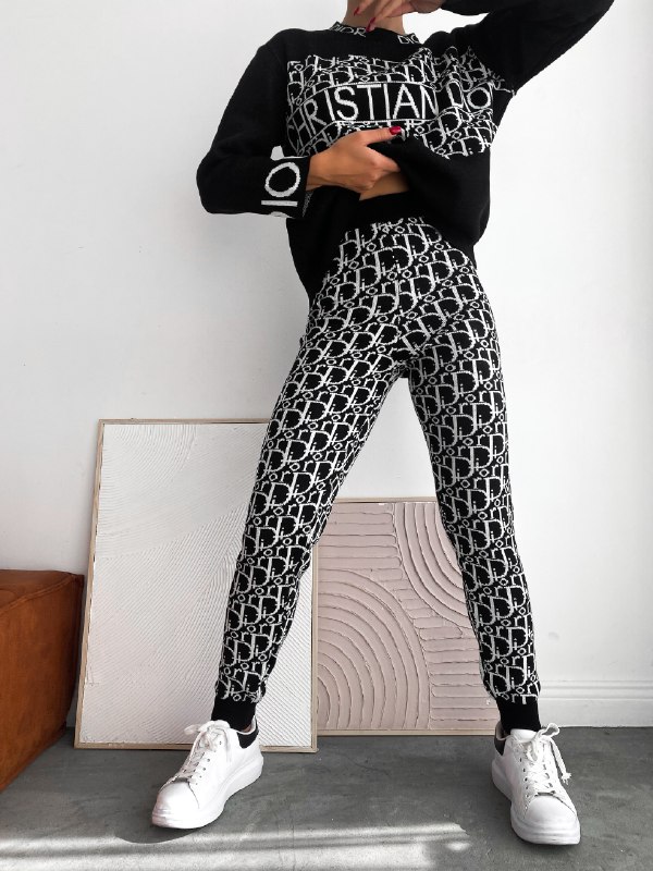 Apparel — TGAw7kpiz7BQ view