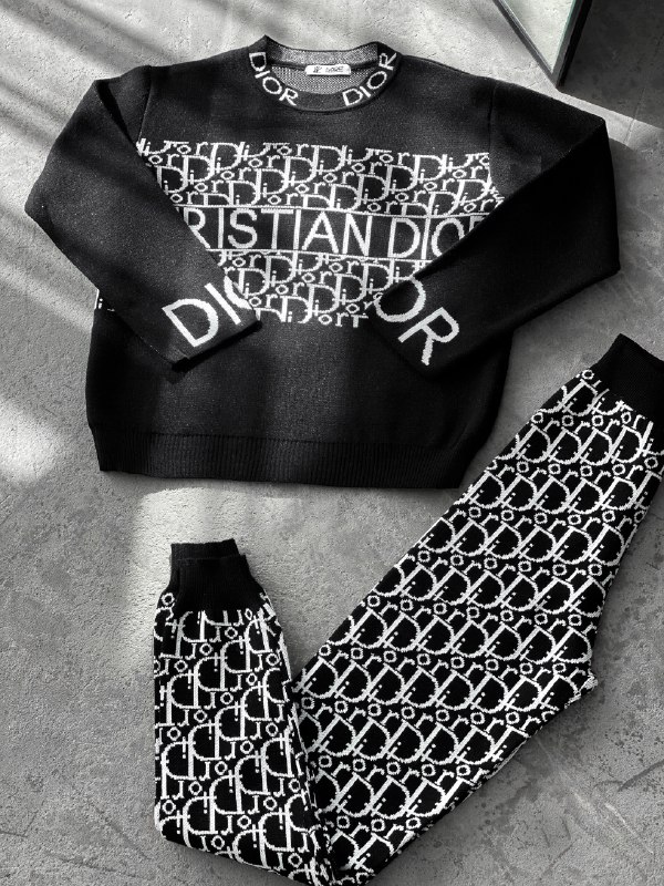 Apparel — TGAw7kpiz7BQ view