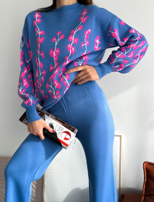 Apparel — TGBeAOU9mHPc view