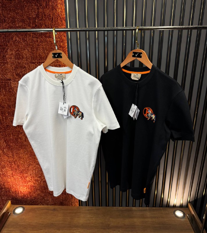 Apparel — TGC3JwtSg0Wb