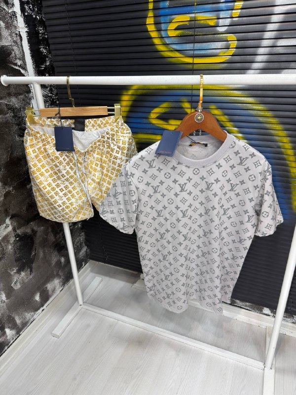 Apparel — TGDJh3O0Glnk view