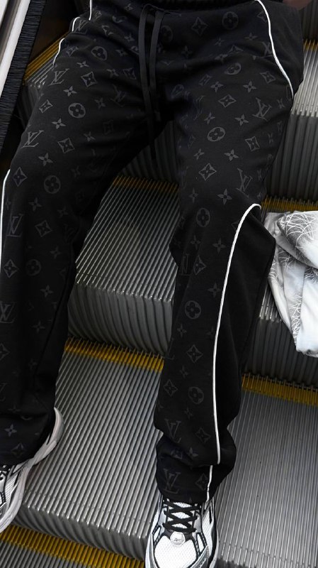 Apparel — TGDN7RZX6r9c view