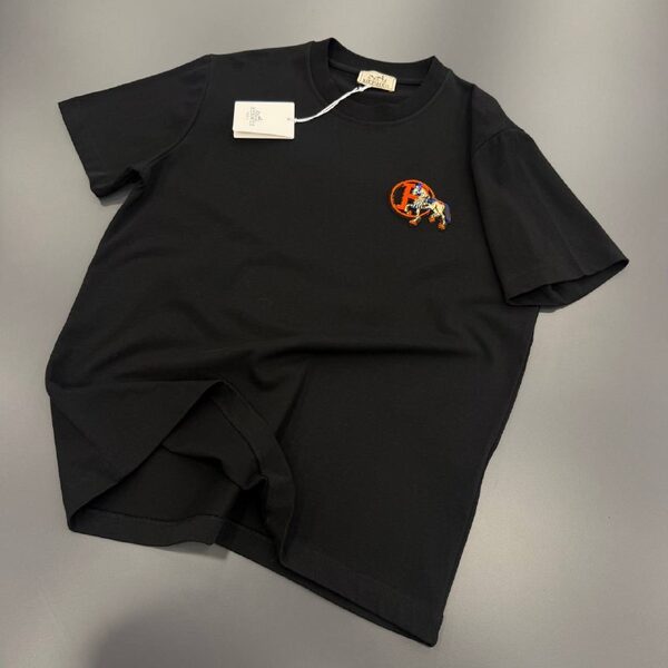 Apparel — TGEOz0X6EyEo view 3