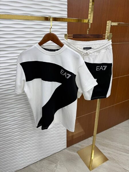 Apparel — TGEjBDkUq4ls view 4