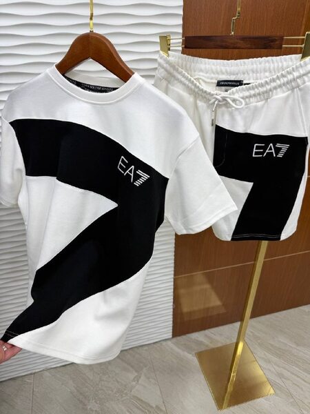 Apparel — TGEjBDkUq4ls view 5