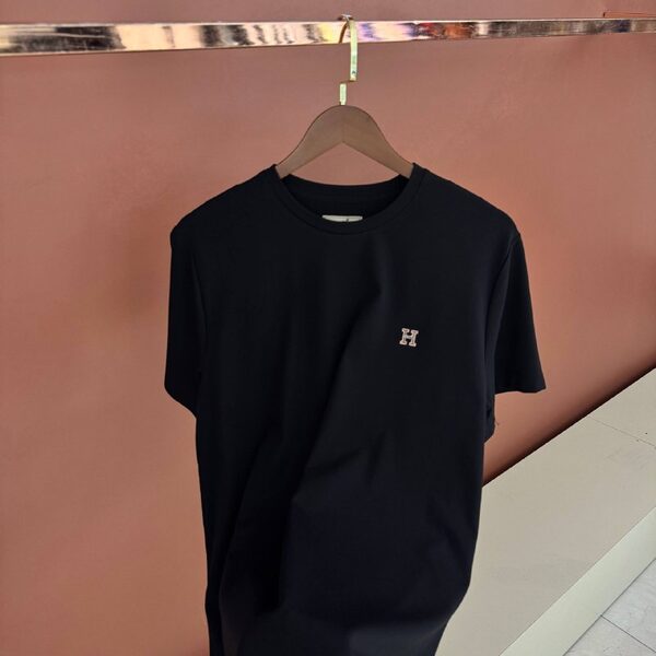 Apparel — TGFXxQ1O0oAG view 2