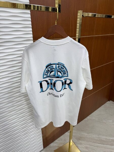 Apparel — TGGEBIbQzd7Y view 3