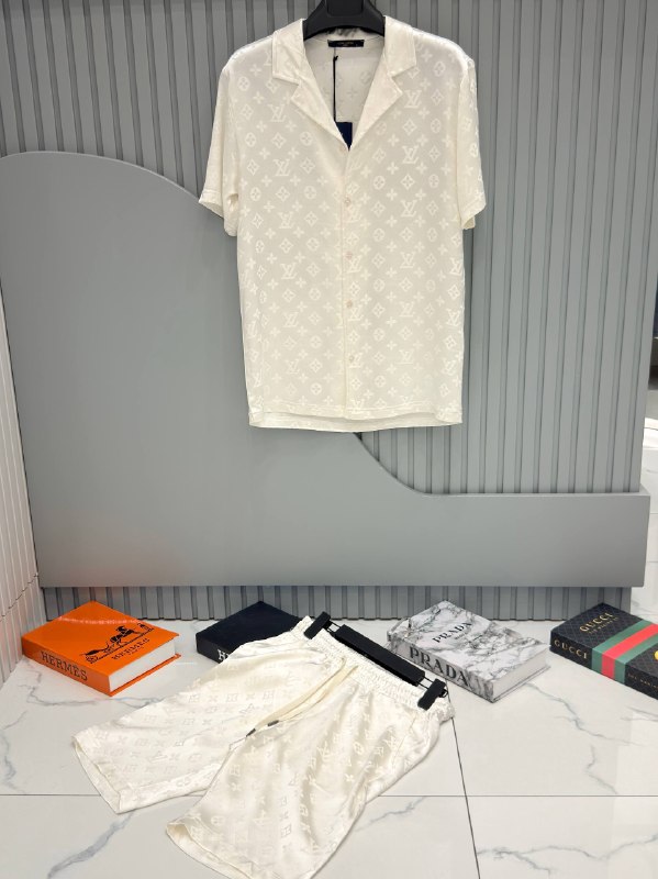 Apparel — TGI2atnHvXtf view