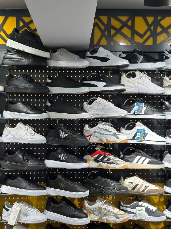 Men's Sneakers — TGI3j942x1q9 view